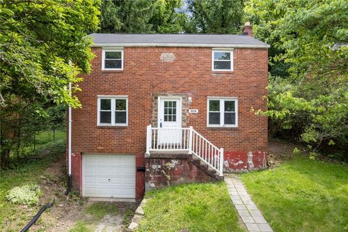 9226 Valley St, Penn Hills, PA, 15235-1516 | Card Image