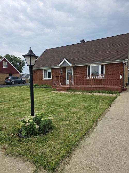 8225 New Castle Ave, Burbank, IL, 60459-1675 | Card Image
