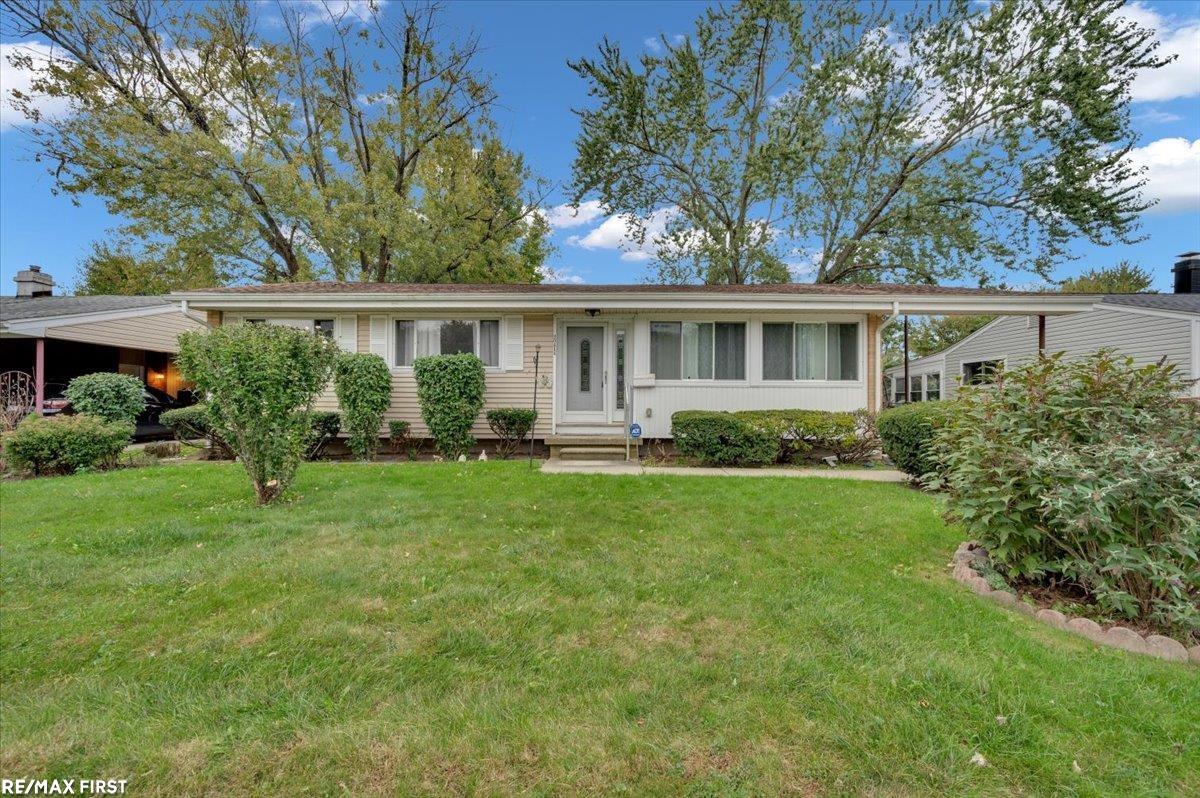 Caniff St, Clinton Township, MI 48035