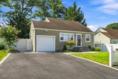 80 E 20th St, Huntington Station, NY, 11746-3202 | Card Image