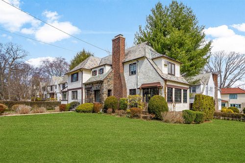 1 Highwood Ave, Larchmont, NY, 10538-1235 | Card Image