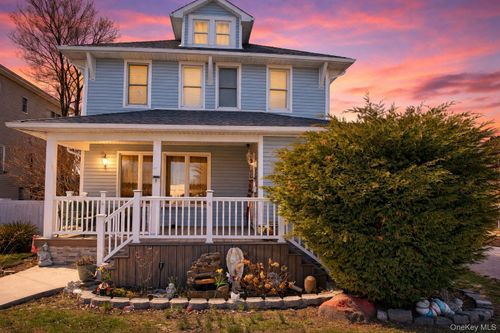 7 Meyer Ave, Lawrence, NY, 11559-1005 | Card Image