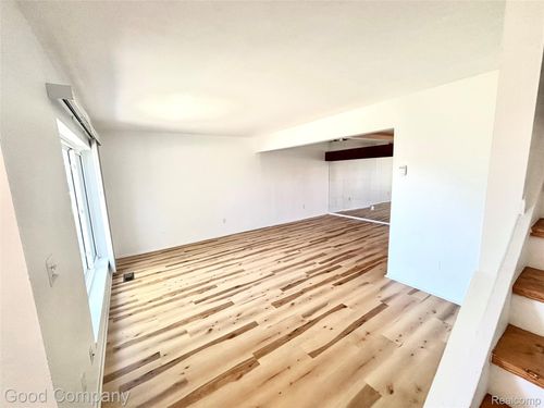 29612 City Center Dr, Warren, MI, 48093-2455 | Card Image