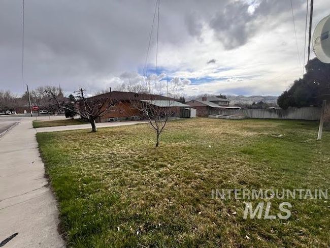 1818 E Terry St, House other with 6 bedrooms, 2 bathrooms and 4 parking in Pocatello ID | Image 5