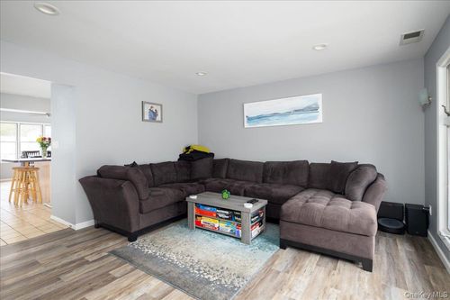 843 Greenbelt Parkway W, Islip, NY, 11741 | Card Image