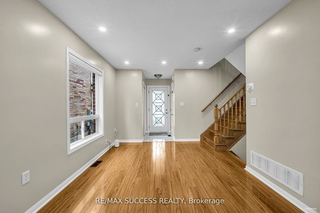 28 Herdwick St, House attached with 4 bedrooms, 4 bathrooms and 4 parking in Brampton ON | Image 4