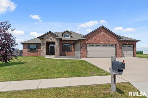 825 Nine Rock Rd, Sherman, IL, 62684-8620 | Card Image