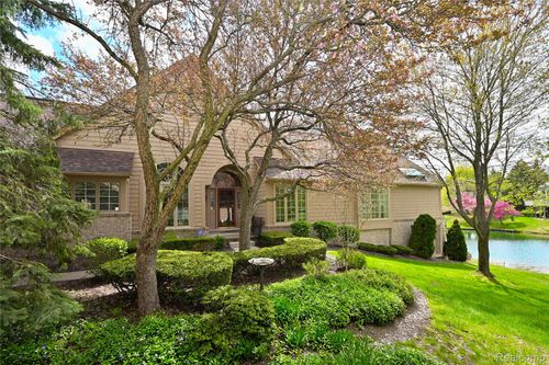 618 Deauville Ln, Bloomfield Hills, MI, 48304-1450 | Card Image