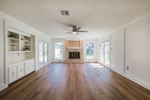 1715 Woodland Park Dr, Houston, TX, 77077-5130 | Card Image