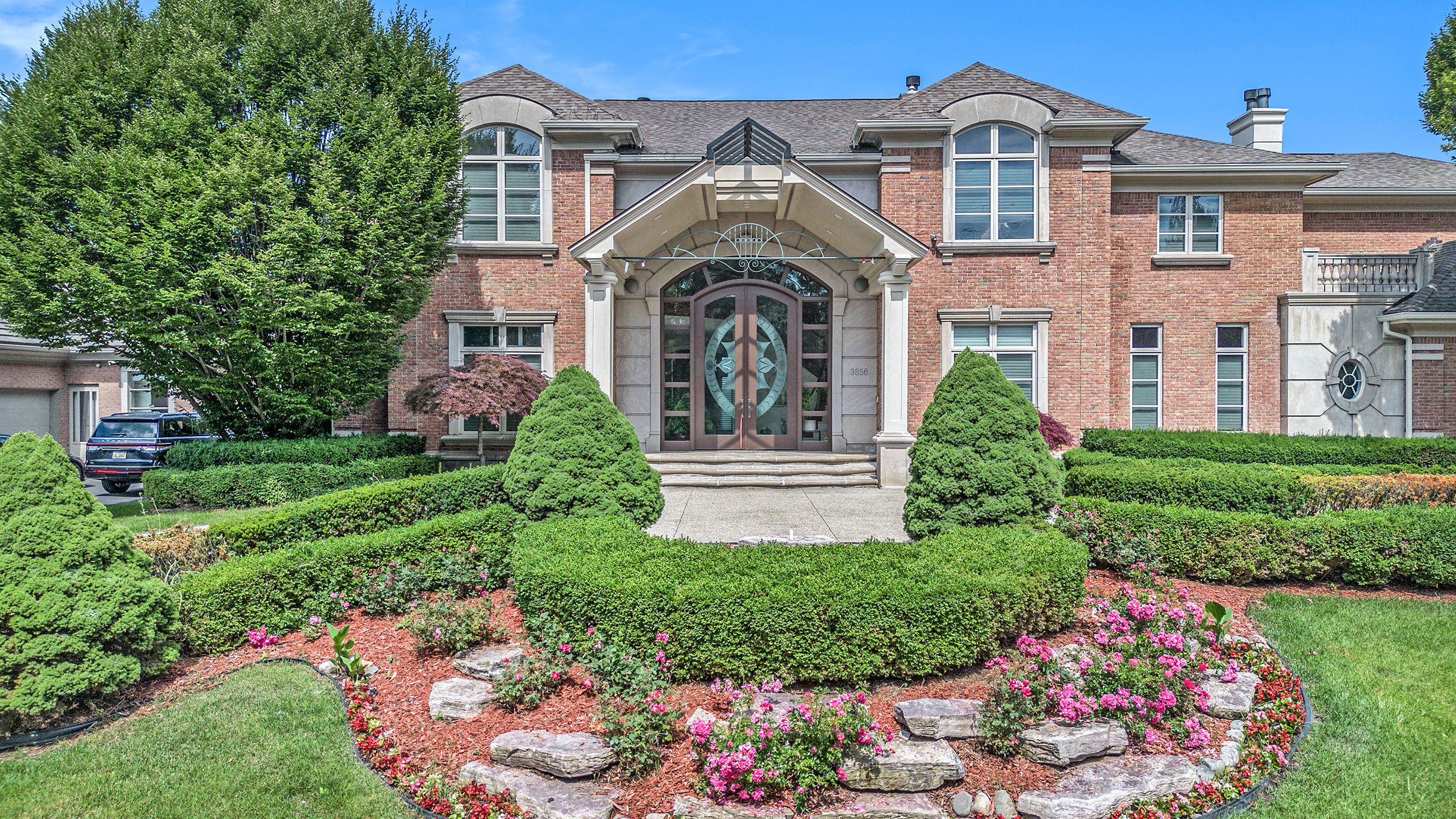 Vista Ln, West Bloomfield, MI 48323
