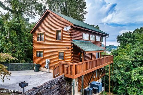529 Hideaway Ridge Cir, Sevierville, TN, 37862-4447 | Card Image