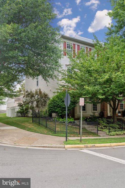 20353 Bowfonds St, ASHBURN, VA, 20147-7404 | Card Image