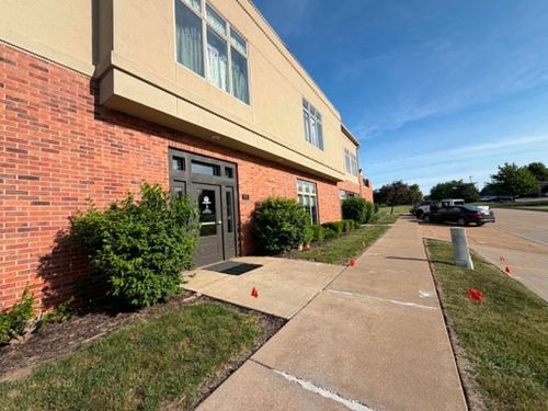 4935 Utica Ridge Rd, Davenport, IA, 52807-3028 | Card Image