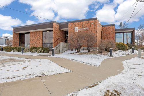 4144/4011 Golf Street Ne, Cedar Rapids, IA, 52402 | Card Image