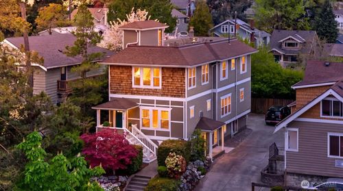 400 Ne 50th Street, Seattle, WA, 98105 | Card Image