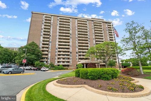 903-1800 Old Meadow Rd, MCLEAN, VA, 22102-1823 | Card Image
