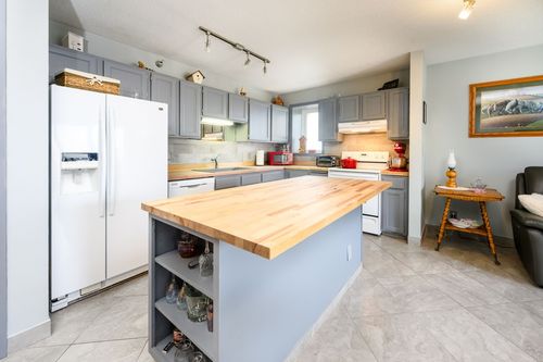1301-300 Walnut St, Des Moines, IA, 50309-2224 | Card Image