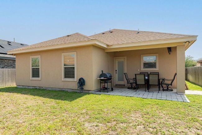 Patio with large Backyard | Image 13