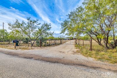 12990 Westcross Lane, Home with 2 bedrooms, 1 bathrooms and 2 parking in San Angelo TX | Image 2