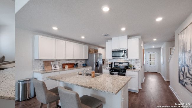 14723 Sabine Loop Rd, House other with 5 bedrooms, 3 bathrooms and null parking in San Antonio TX | Image 6