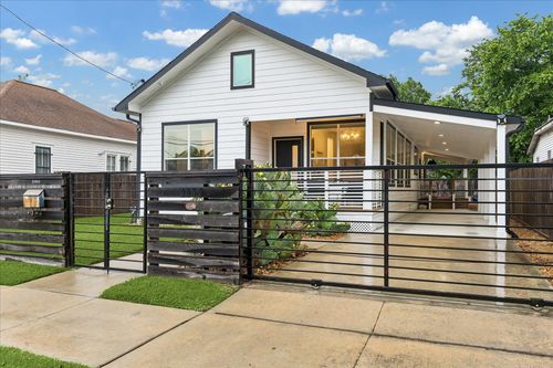 2112 Common St, Houston, TX, 77009-8125 | Card Image