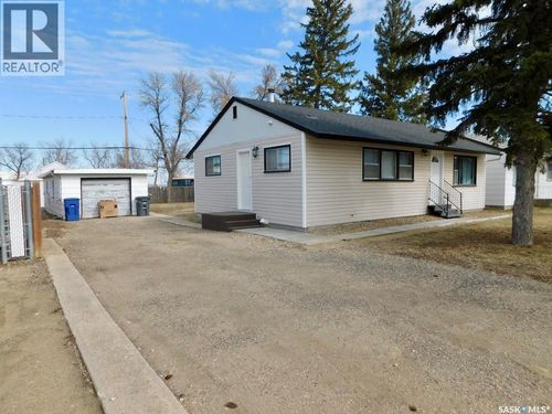 507 2nd Ave E, Assiniboia, SK, S0H0B0 | Card Image