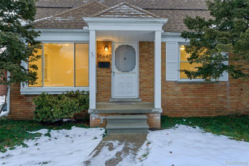 25640 W Hills Dr, Dearborn Heights, MI, 48125-1055 | Card Image