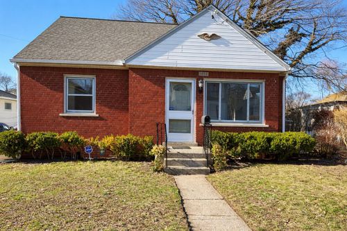 1038 E 24th St, Erie, PA, 16503-2305 | Card Image