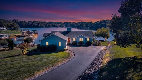 95 Royal Ct, Wirtz, VA, 24184-3899 | Card Image