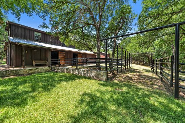 565 Lost Hunters Cyn, House other with 5 bedrooms, 5 bathrooms and 3 parking in China Spring TX | Image 78