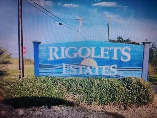 111 Bluegill Dr, Slidell, LA, 70461-1140 | Card Image