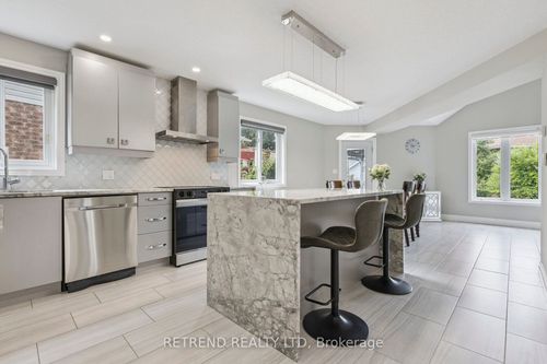 134 Queen Charlotte Cres, Kitchener, ON, N2E3N7 | Card Image