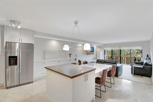 apt-212-800 Ne 195th St, Miami, FL, 33179-3434 | Card Image