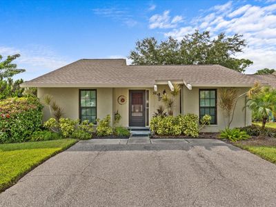 30 Windrush Bay Drive, House other with 2 bedrooms, 2 bathrooms and null parking in Tarpon Springs FL | Image 1