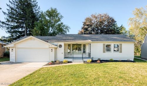 4532 S Frontenac Dr, Warrensville Heights, OH, 44128-4945 | Card Image