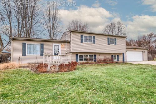 7072 Randee St, Flushing, MI, 48433-8836 | Card Image