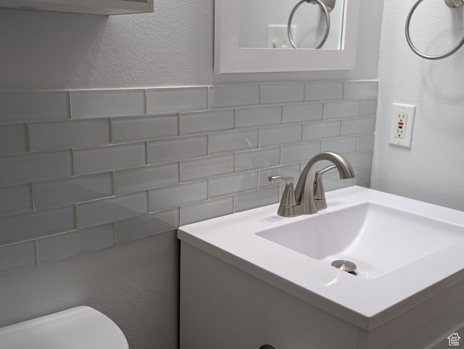 Main bathroom | Image 12
