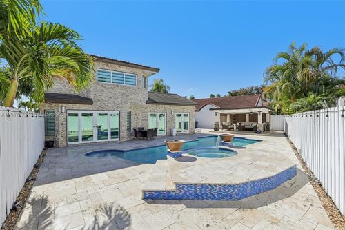 6173 Nw 181st Terrace Cir N, Hialeah, FL, 33015-5619 | Card Image