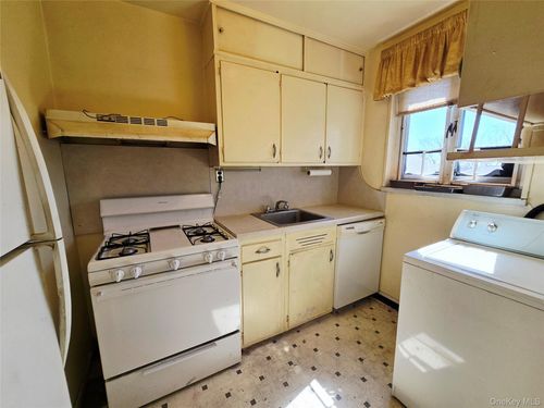 226-22305 Manor Rd, Queens Village, NY, 11427-2032 | Card Image