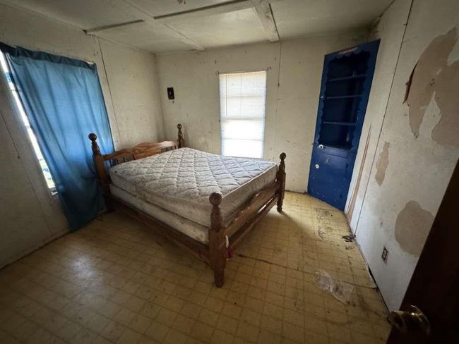 108 J Ave, House other with 2 bedrooms, 1 bathrooms and null parking in Christine TX | Image 4