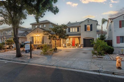332 Arrowhead Way, Hayward, CA, 94544-6650 | Card Image
