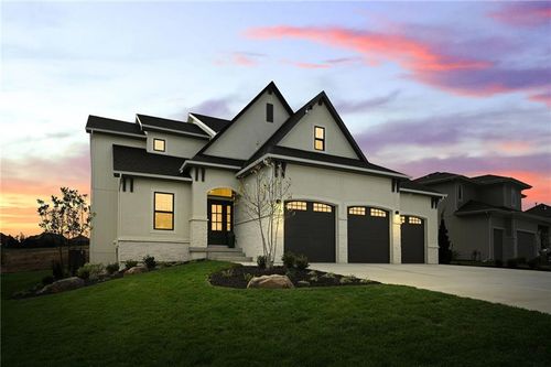 3105 Nw Berkebile Ln, Lee's Summit, MO, 64081-4302 | Card Image