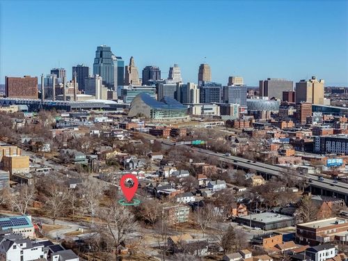 2018 Summit St, Kansas City, MO, 64108-2112 | Card Image