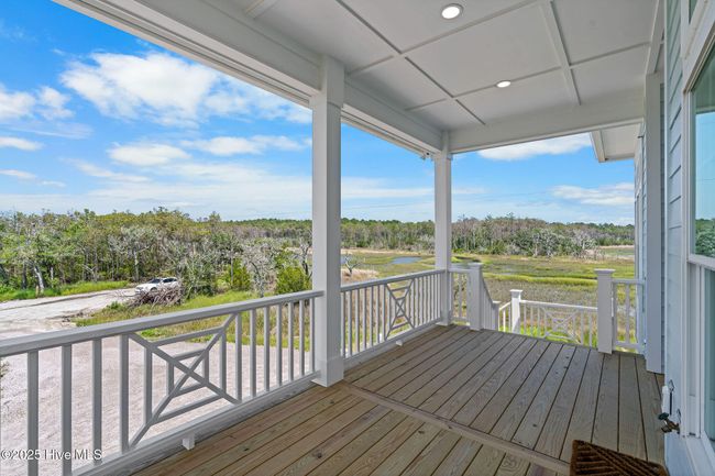 Covered Front Deck | Image 23