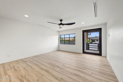 8721 E Amelia Ave, Scottsdale, AZ, 85251-5085 | Card Image