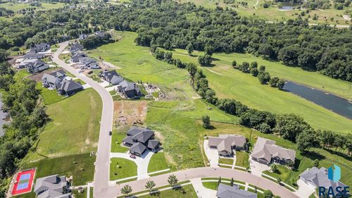 1421 S Sugar Maple Dr, Sioux Falls, SD, 57110-8902 | Card Image