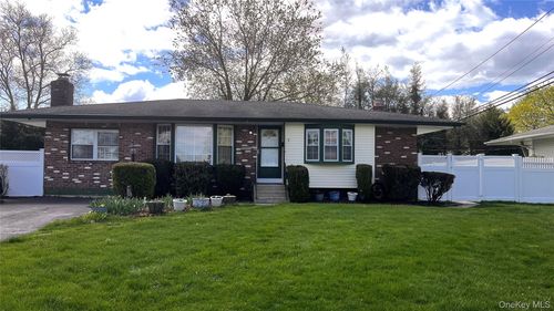 7 Applewood Rd, Saint James, NY, 11780-2103 | Card Image