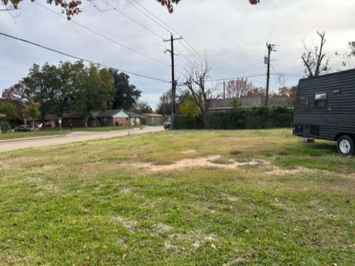 2901 Rust Ave, Texas City, TX, 77590-6832 | Card Image