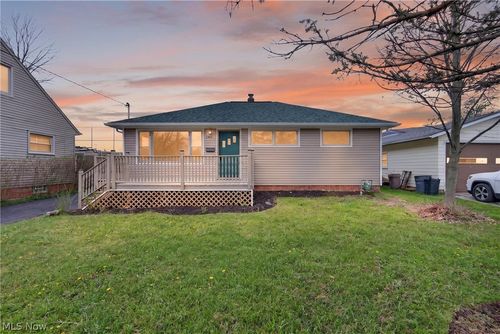 568 Heather Ln, Bedford, OH, 44146-2334 | Card Image