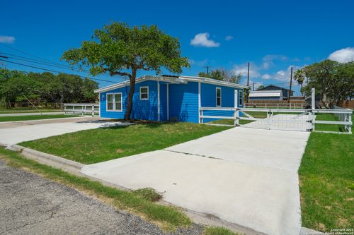 1403 S Mccampbell St, Aransas Pass, TX, 78336-2113 | Card Image